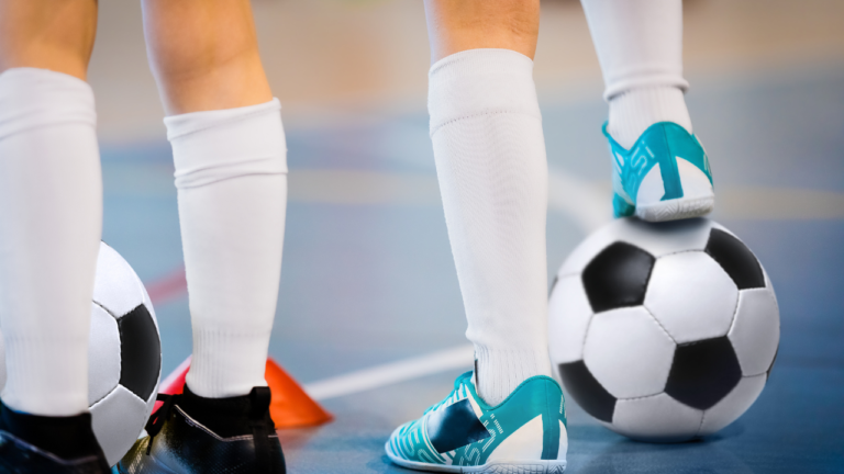 Espaço e número de jogadores afetam o desempenho de atletas de futsal