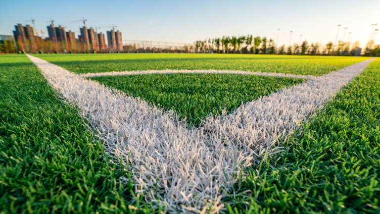 Gramado Sintético ou Natural no Futebol: Qual é melhor para os Jogadores?