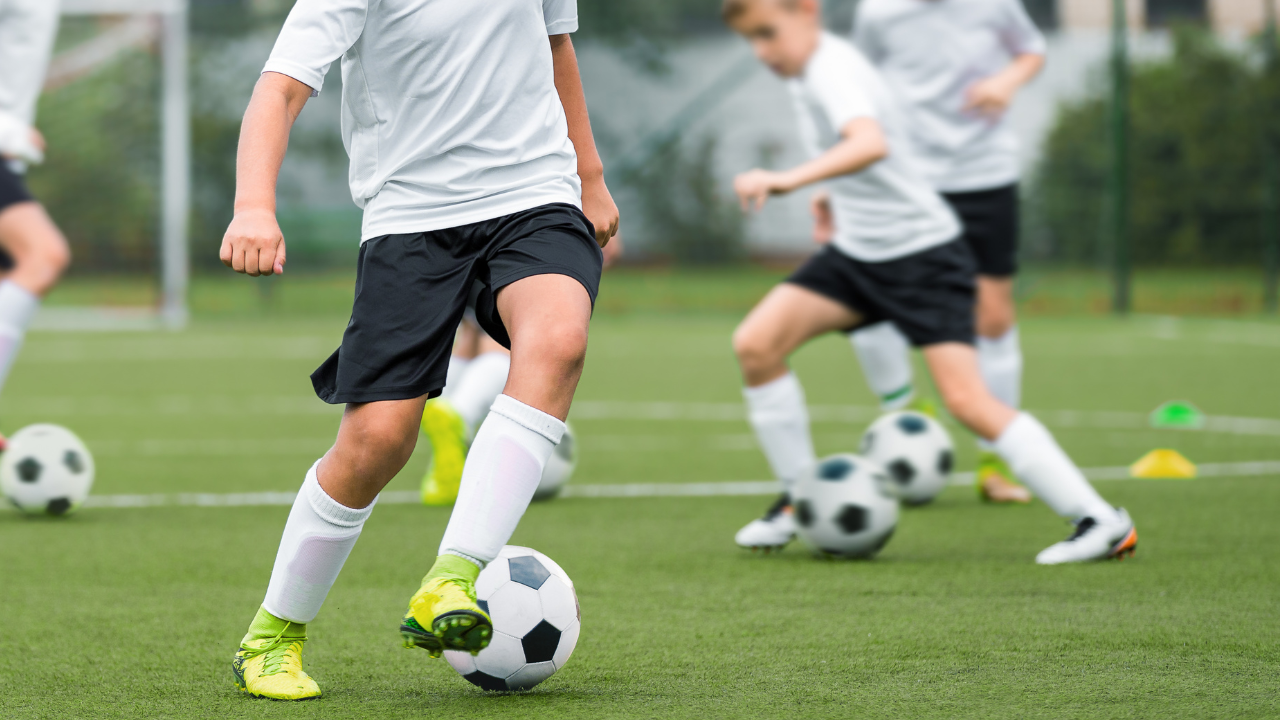 O efeito de jogos reduzidos como aquecimento sobre a potência muscular, agilidade e sprints em jovens jogadores de futebol